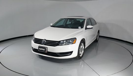 Volkswagen • Passat