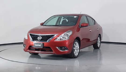 Nissan • Versa