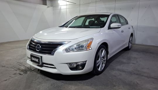 Nissan • Altima