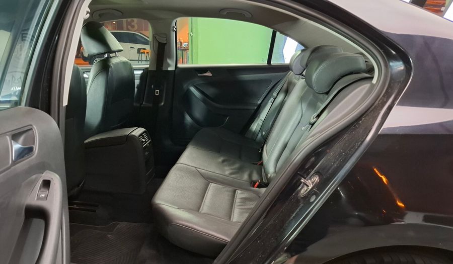 Volkswagen Vento 2.5 LUXURY Sedan 2011
