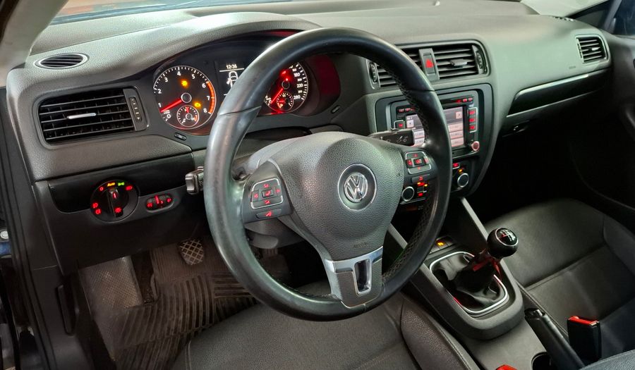 Volkswagen Vento 2.5 LUXURY Sedan 2011