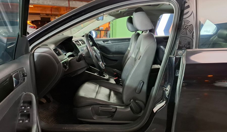 Volkswagen Vento 2.5 LUXURY Sedan 2011