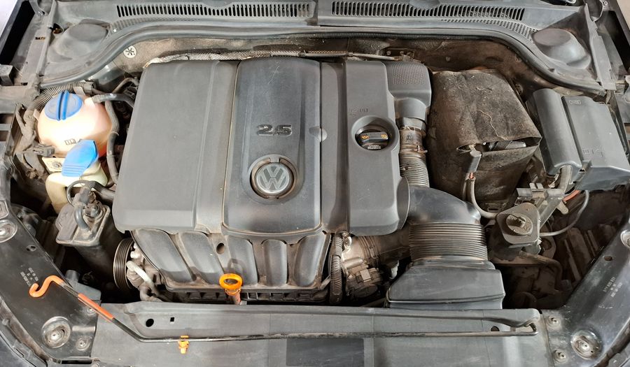 Volkswagen Vento 2.5 LUXURY Sedan 2011