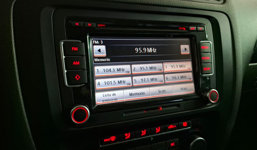 Volkswagen Vento 2.5 LUXURY Sedan 2011
