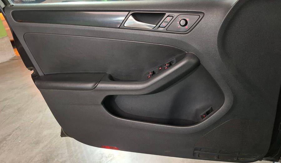 Volkswagen Vento 2.5 LUXURY Sedan 2011