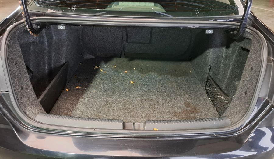 Volkswagen Vento 2.5 LUXURY Sedan 2011