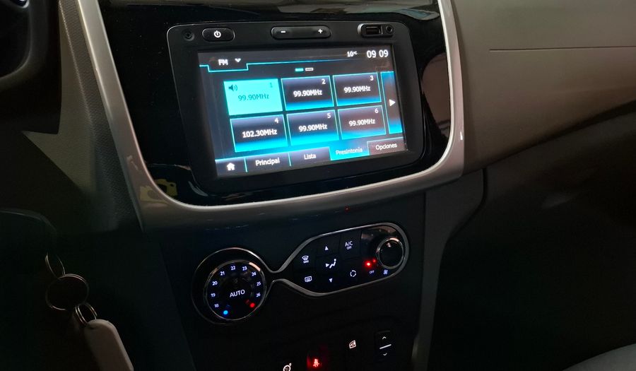 Renault Logan 1.6 PRIVILEGE Sedan 2017