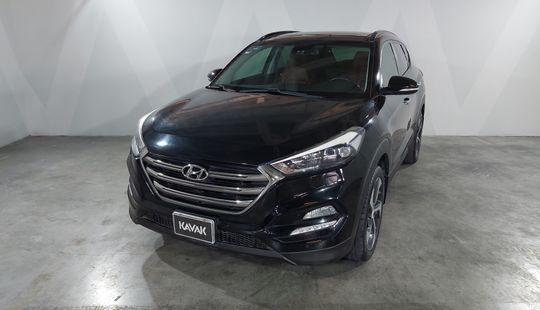 2018 • 74,222 km • Automático