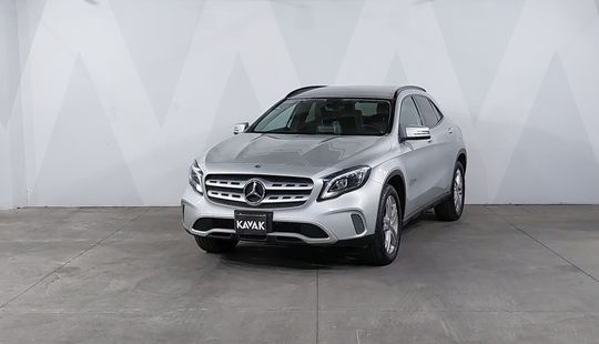 Mercedes Benz • Clase GLA
