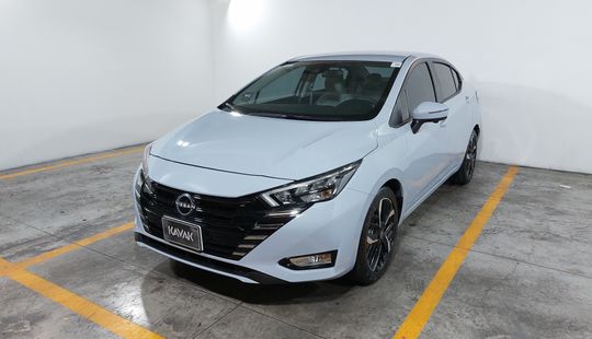 Nissan • Versa