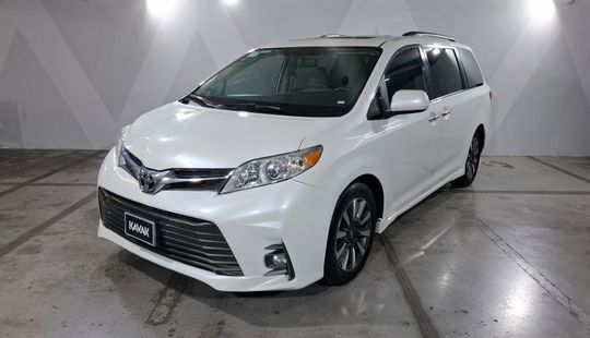 Toyota • Sienna