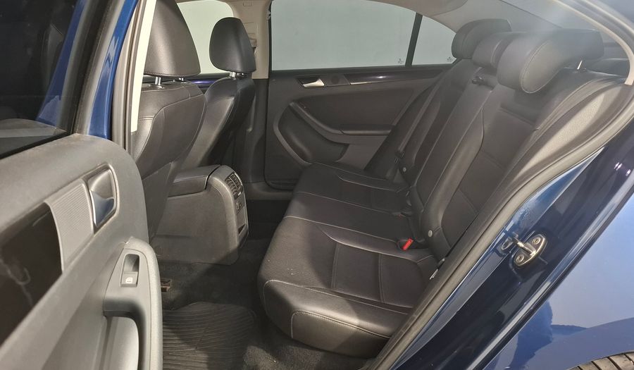Volkswagen Vento 2.5 ADVANCE PLUS TIPTRONIC MY15 Sedan 2014