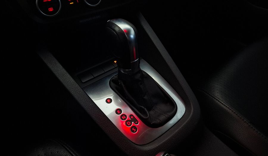 Volkswagen Vento 2.5 ADVANCE PLUS TIPTRONIC MY15 Sedan 2014