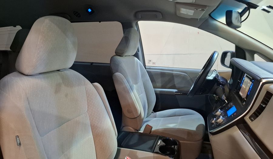 Toyota Sienna 3.5 XLE AT Minivan 2017