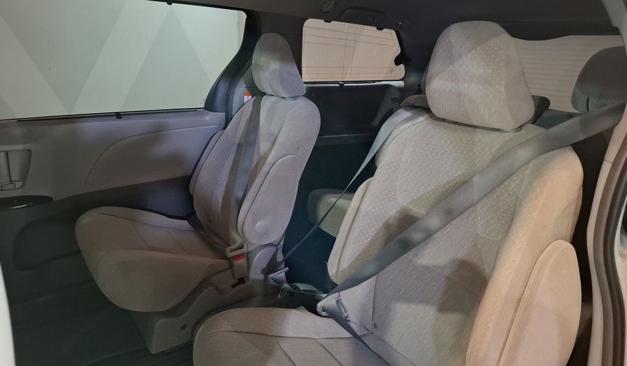 Toyota Sienna 3.5 XLE AT Minivan 2017