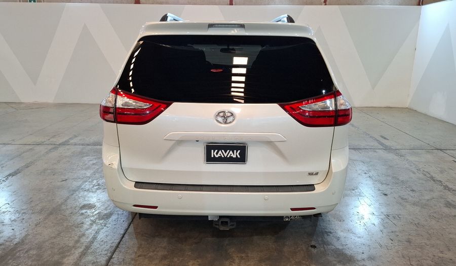 Toyota Sienna 3.5 XLE AT Minivan 2017