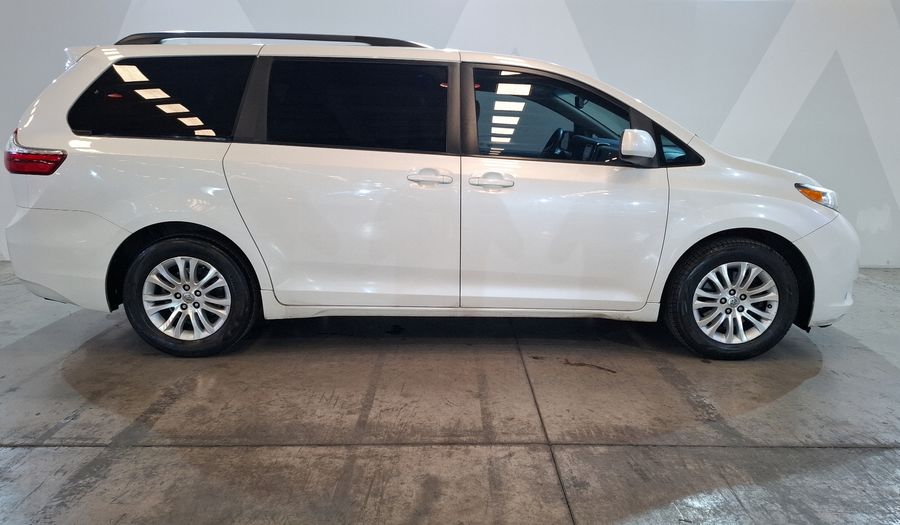 Toyota Sienna 3.5 XLE AT Minivan 2017