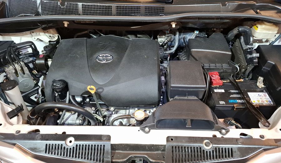 Toyota Sienna 3.5 XLE AT Minivan 2017