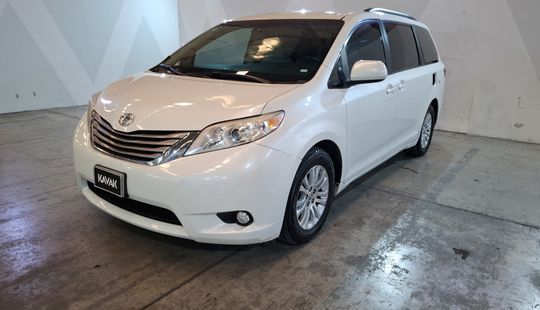 Toyota • Sienna