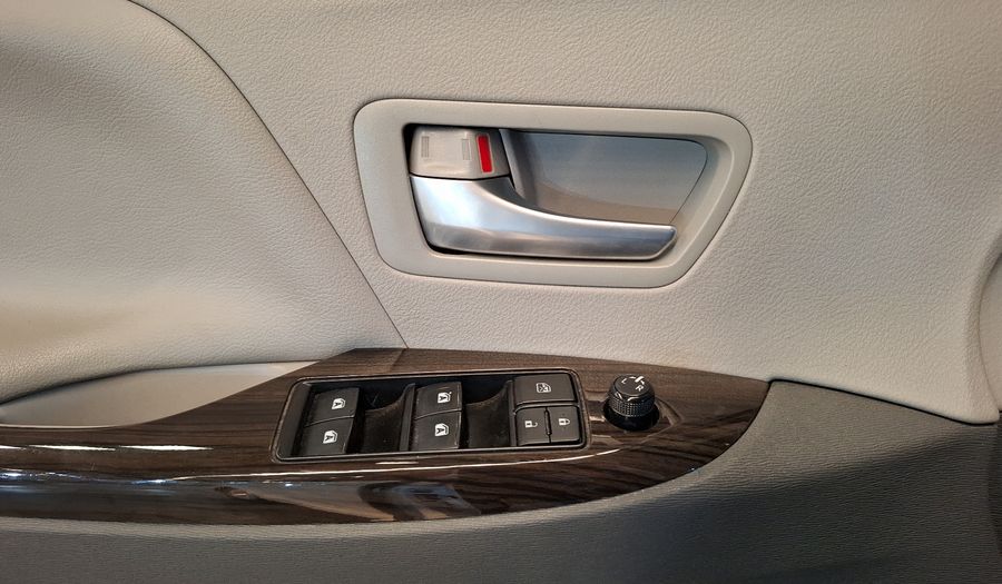 Toyota Sienna 3.5 XLE AT Minivan 2017