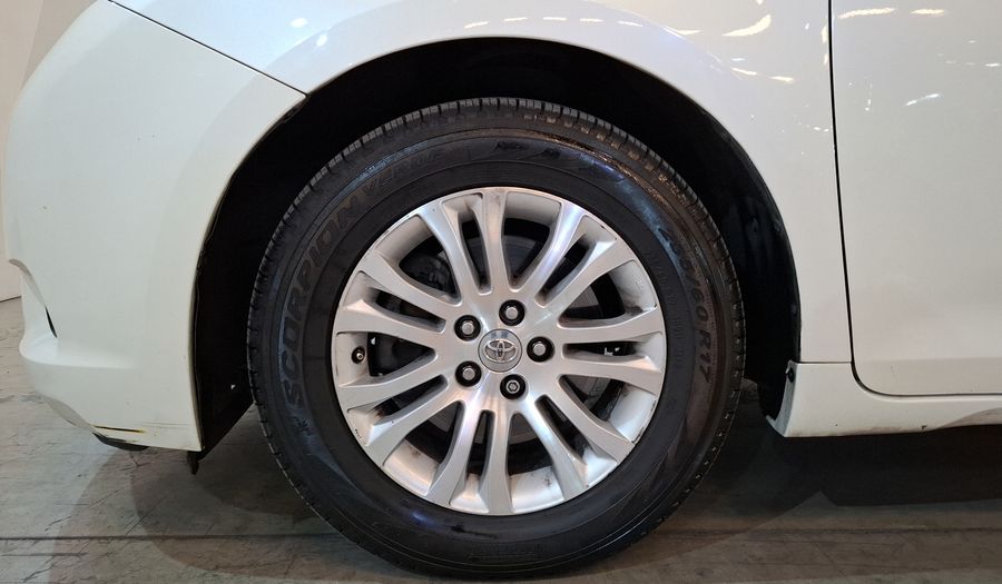 Toyota Sienna 3.5 XLE AT Minivan 2017