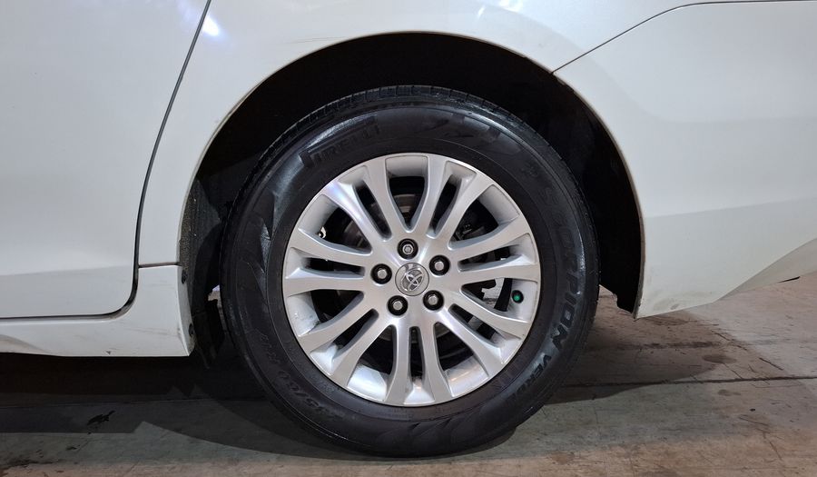 Toyota Sienna 3.5 XLE AT Minivan 2017