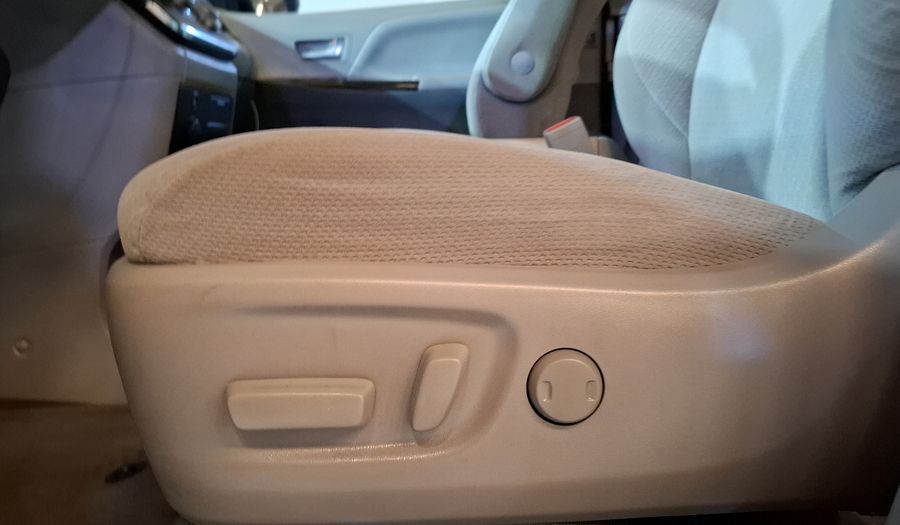 Toyota Sienna 3.5 XLE AT Minivan 2017