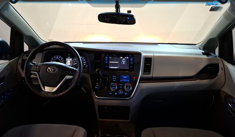 Toyota Sienna 3.5 XLE AT Minivan 2017