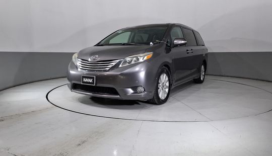 Toyota • Sienna