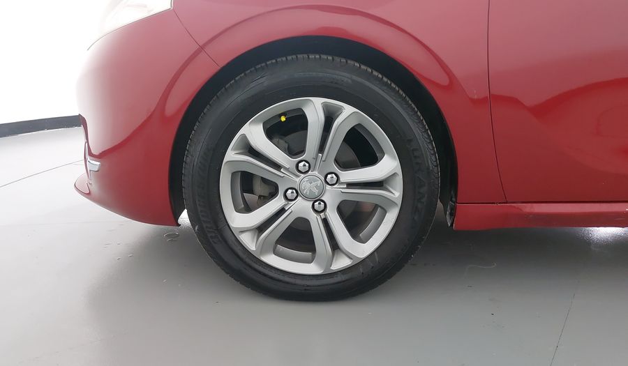 Peugeot 208 1.6 FELINE AT Hatchback 2014