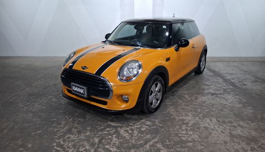 2017 • 114,818 km • Automático