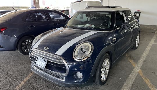2017 • 129,615 km • Automático