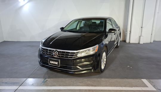 Volkswagen • Passat