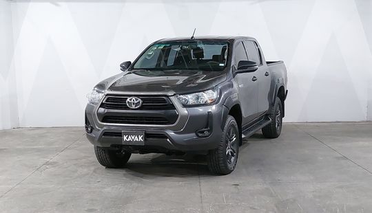 Toyota • Hilux
