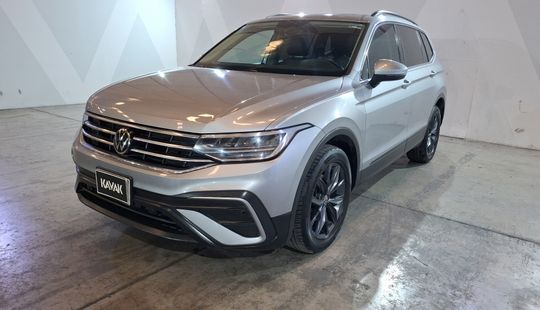 Volkswagen • Tiguan