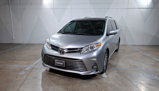 Toyota • Sienna