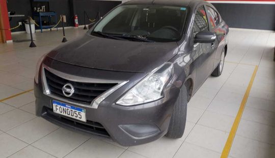 Nissan • Versa