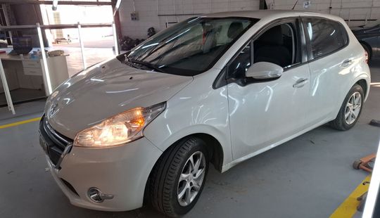 Peugeot • 208