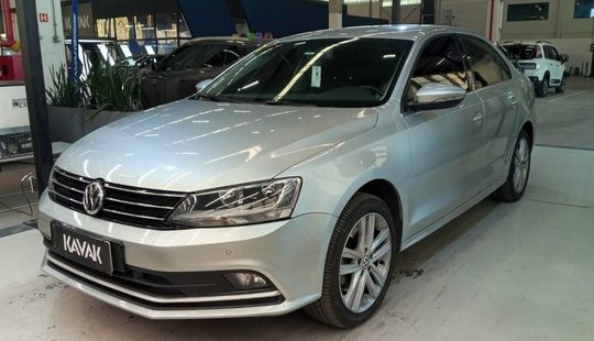 Volkswagen • Jetta