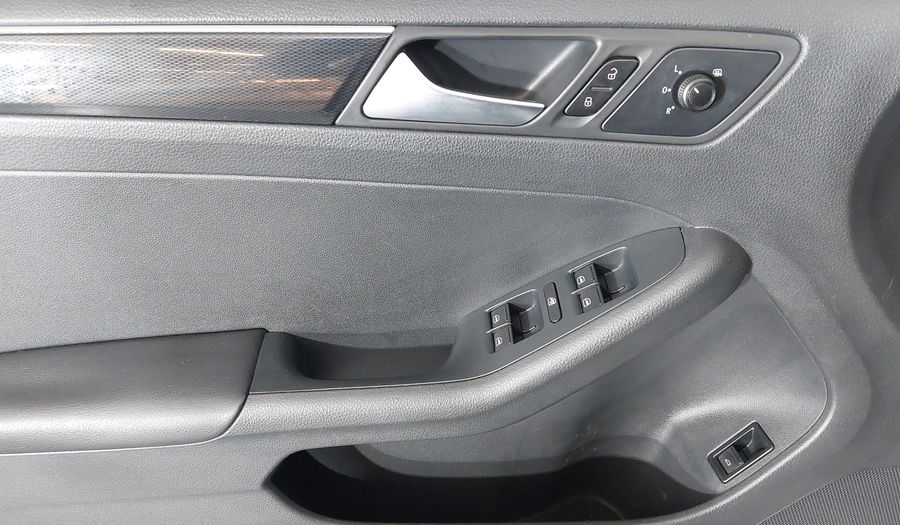 Volkswagen Jetta TSI HIGHLINE Sedan 2015