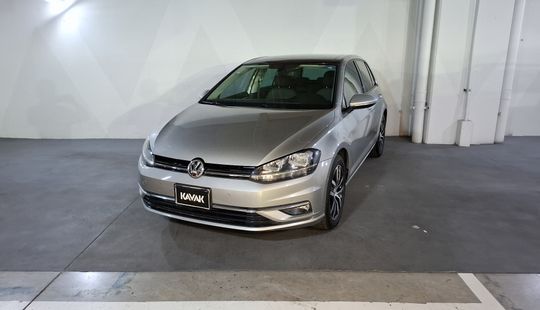 Volkswagen • Golf