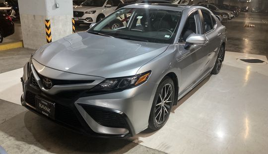 Toyota • Camry