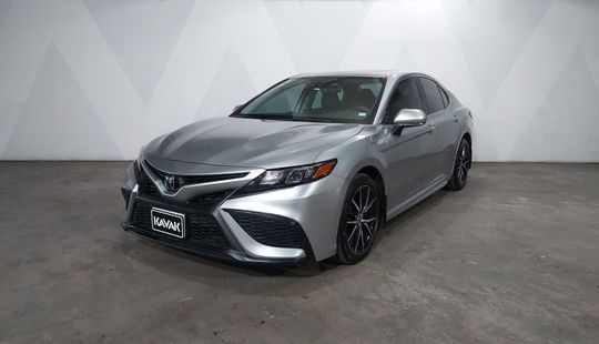 Toyota • Camry