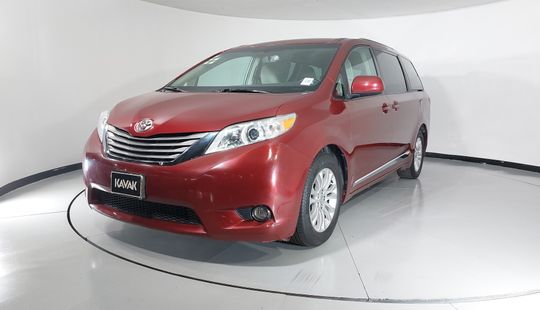 Toyota • Sienna