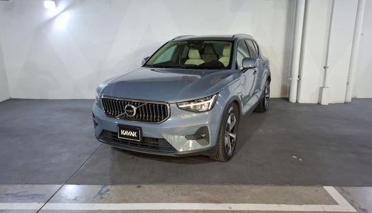 Volvo • XC40