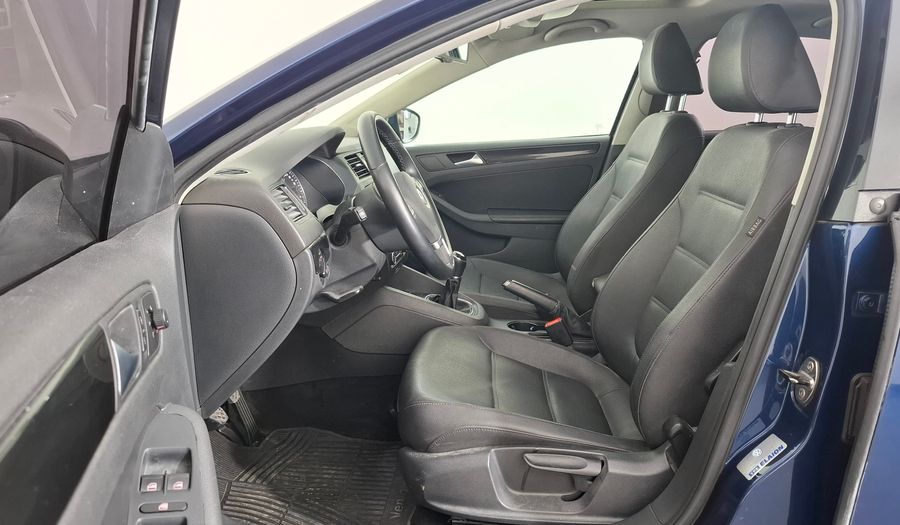 Volkswagen Vento 2.5 LUXURY Sedan 2012