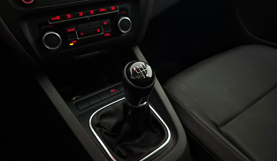 Volkswagen Vento 2.5 LUXURY Sedan 2012