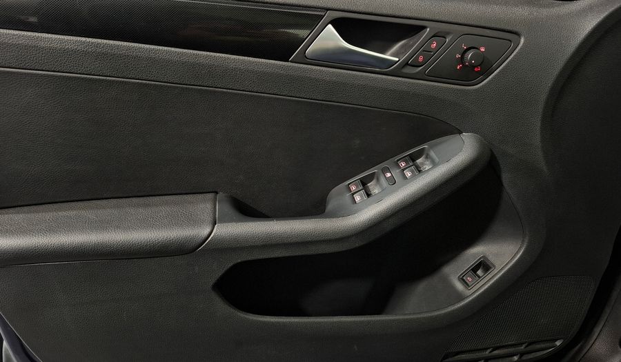 Volkswagen Vento 2.5 LUXURY Sedan 2012
