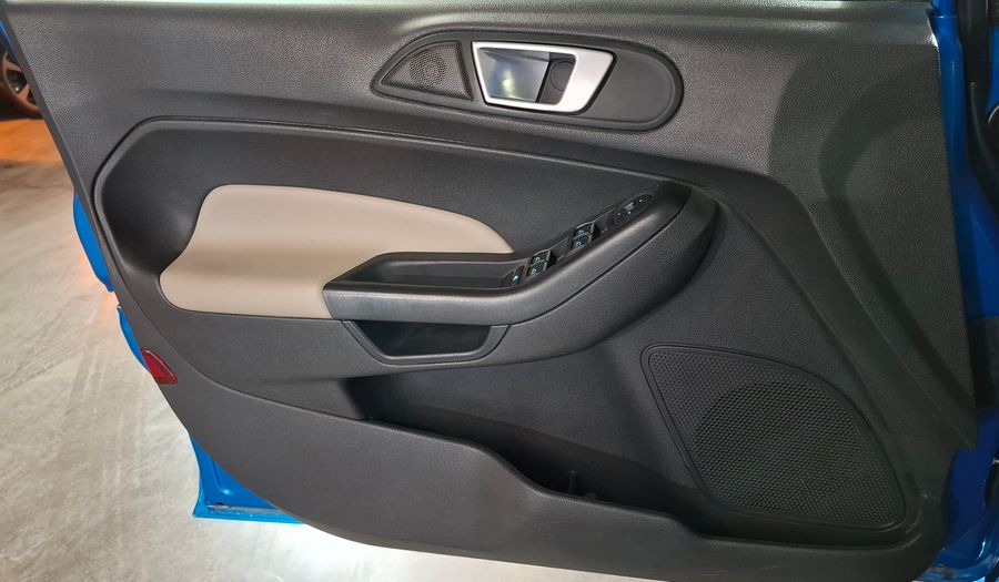Ford Fiesta Kinetic Design 1.6 16V TITANIUM Hatchback 2019