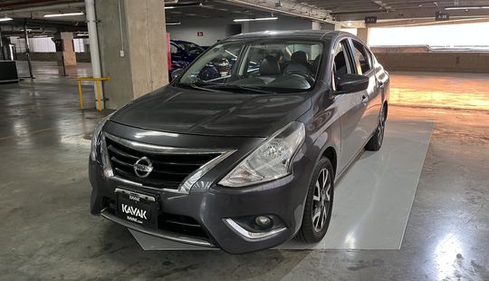 Nissan • Versa